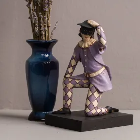 BOWING HARLEQUIN