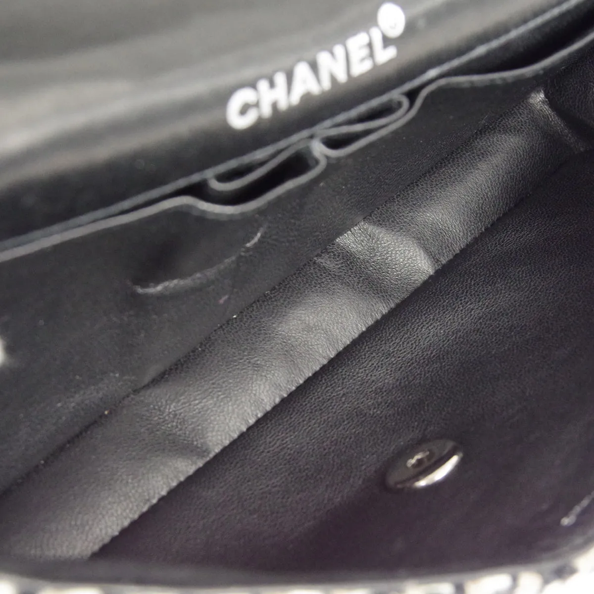 CHANEL 2001-2003 East West SHW Tweed 48640