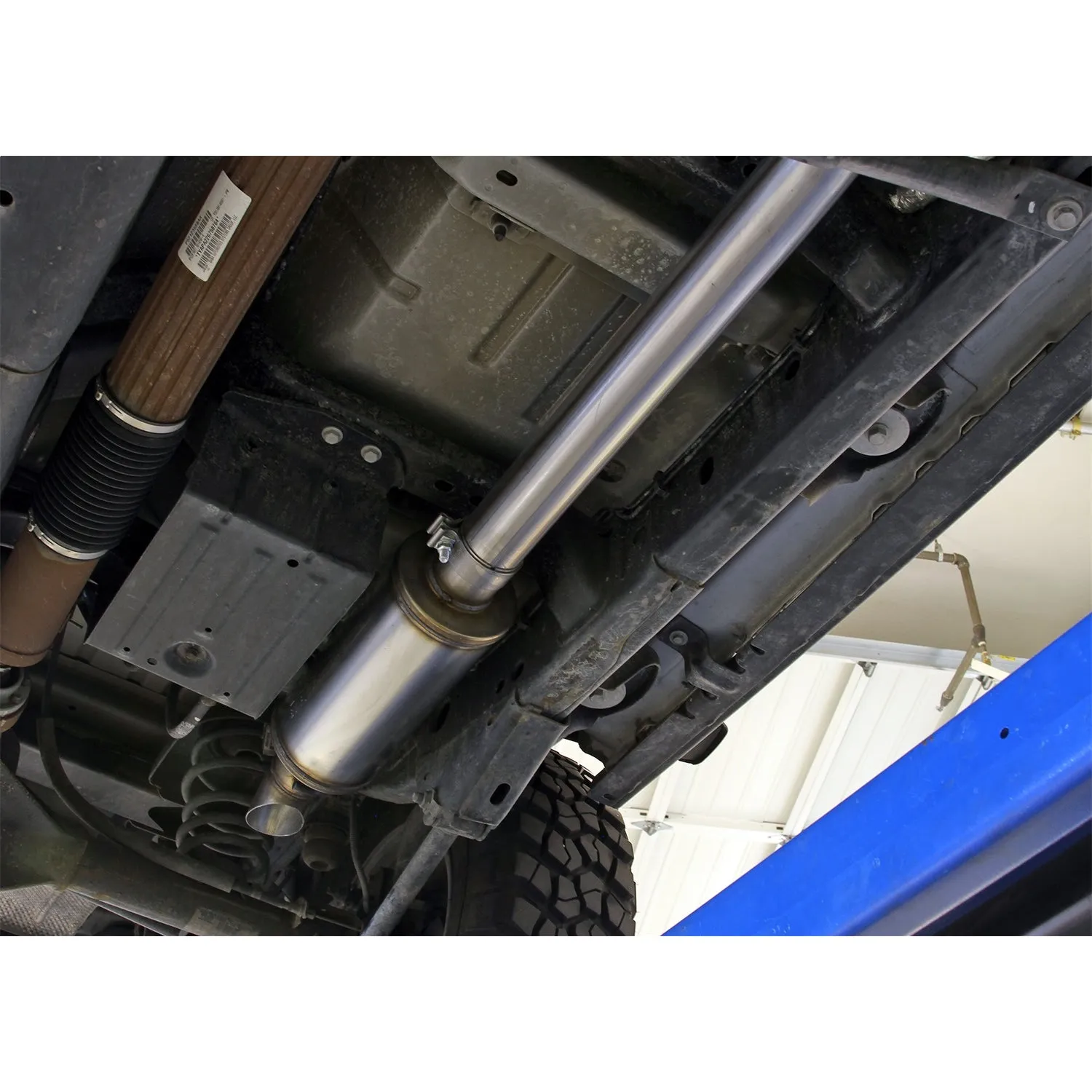 Flowmaster FlowFX Cat-Back Exhaust System - 3 in Diameter - 3 in Tip - Jeep Wrangler 2007-18