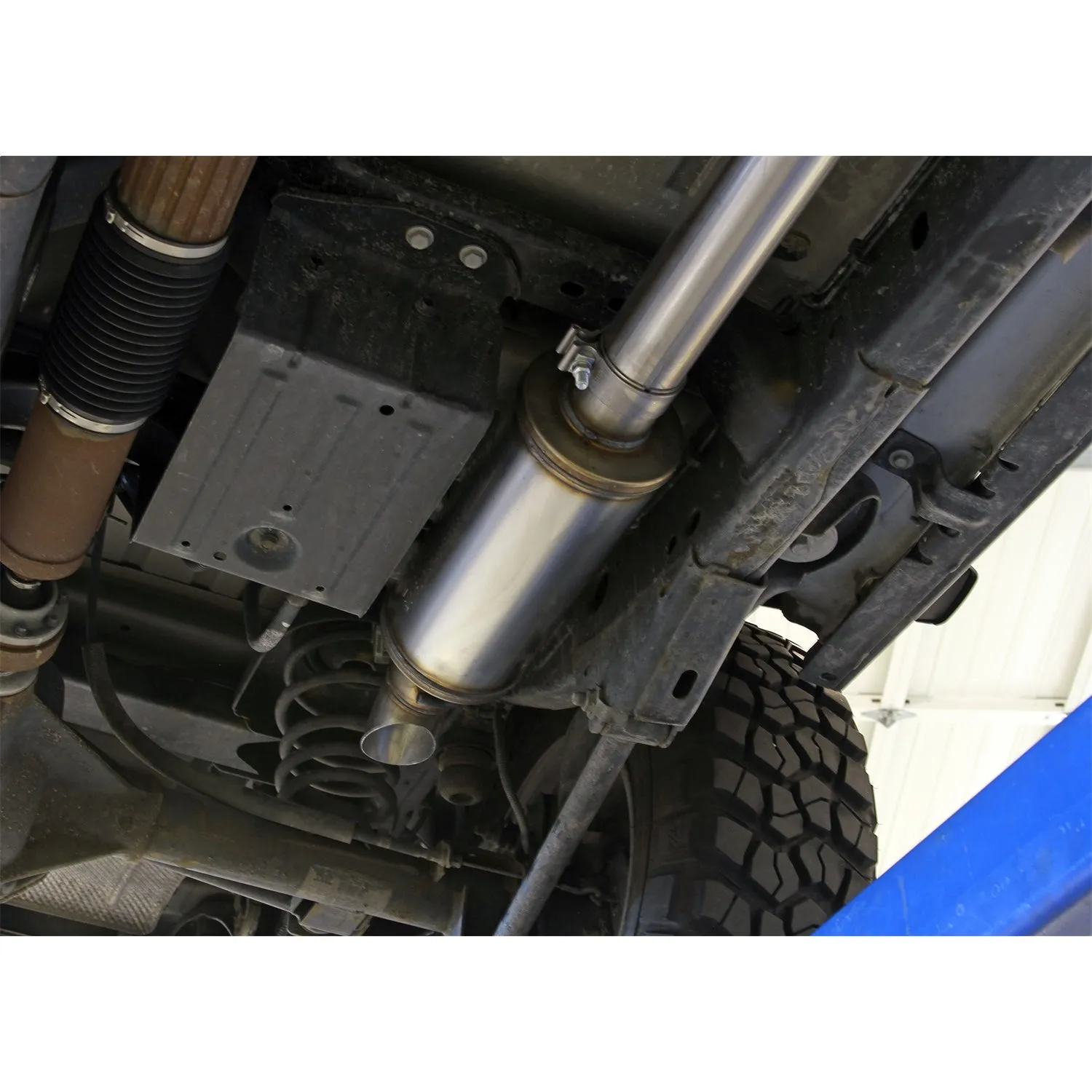 Flowmaster FlowFX Cat-Back Exhaust System - 3 in Diameter - 3 in Tip - Jeep Wrangler 2007-18