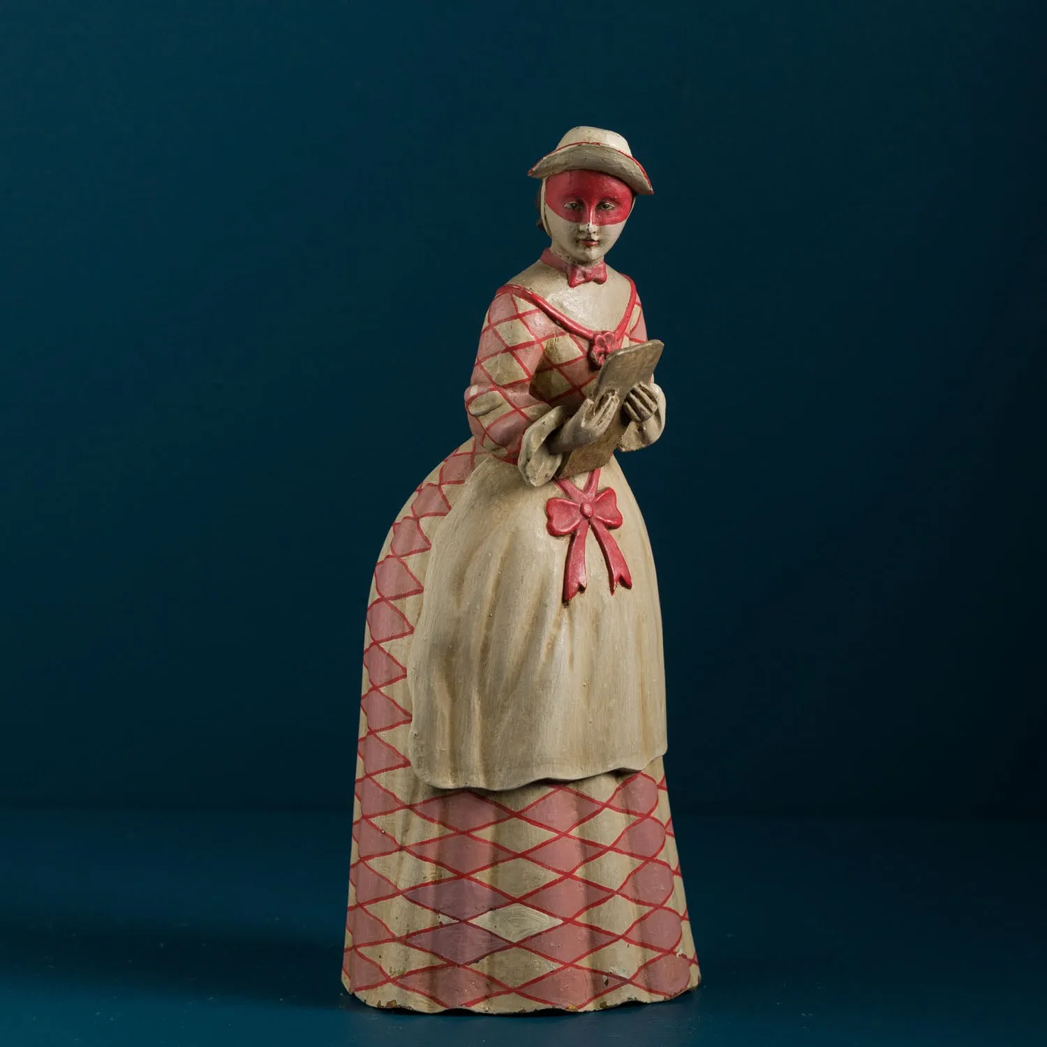 READING LADY HARLEQUIN